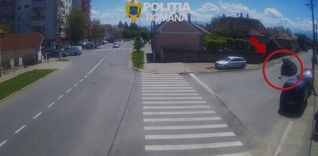 Braşov: Un bărbat a pierdut o geantă în care avea peste 25.000 de euro şi alte bunuri/ Banii, găsiţi de poliţişti în mai puţin de o oră – VIDEO