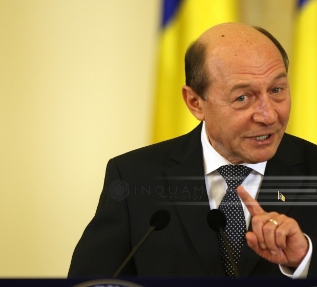 Traian Băsescu: Ce avem acum este rezultatul organizării ticăloase a alegerilor / N-au dat nicio şansă românilor să înţeleagă ce votează / Există o singură soluţie: refacerea funcţionării coaliţiei / Dacă este moartă, trebuie reînviată