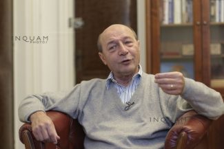 Traian Băsescu, despre anularea alegerilor prezidenţiale: E o afacere dâmboviţeană/ Mă îndoiesc că se vor găsi probe că sunt implicaţi ruşii / Mie să nu-mi spună PSD-ul că ei n-au năravul să se bage peste alegeri