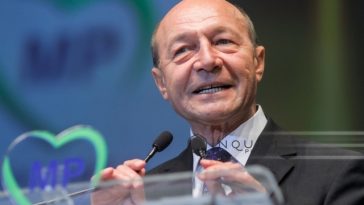 Traian Băsescu: Dacă va cădea primul guvern, al doilea nu va mai fi discutat, pentru că nu ai ce-i face Parlamentului, nu are sancţiuni şi nu are stabilit termen constituţional în cât timp să pună în debatere lista guvernului şi programul