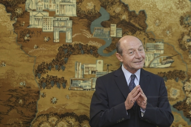 Fostul preşedinte Traian Băsescu a primit cetăţenia Republicii Moldova. Mesaj către Maia Sandu: Vă asigur că rămân devotat cauzei integrării Republicii Moldova în UE şi în egală măsură cauzei reunificării ţării şi a poporului român