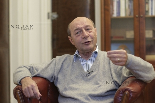Traian Băsescu, despre anularea alegerilor prezidenţiale: E o afacere dâmboviţeană/ Mă îndoiesc că se vor găsi probe că sunt implicaţi ruşii / Mie să nu-mi spună PSD-ul că ei n-au năravul să se bage peste alegeri
