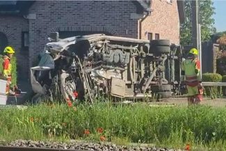 UPDATE-Patru morţi, inclusiv doi copii, în Belgia, după ce un tren loveşte un autocar şcolar în care se aflau şapte elevi, şoferul şi un însoţitor