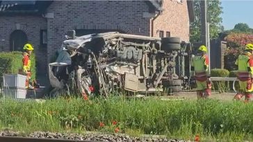 UPDATE-Patru morţi, inclusiv doi copii, în Belgia, după ce un tren loveşte un autocar şcolar în care se aflau şapte elevi, şoferul şi un însoţitor
