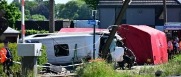 Mai mulţi morţi în Belgia, după ce un tren loveşte un autocar şcolar în care se aflau şapte elevi, şoferul şi un însoţitor