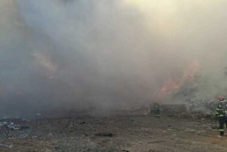 Două incendii în judeţul Bihor: primul, semnalat încă de luni pe un deal împădurit. Al doilea incendiu, izbucnit la groapa de gunoi din Oradea, la un interval de aproximativ 13 ore – FOTO