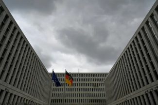 Un cuplu german, Xuejun C. şi Hua S., arestat în Germania cu privire la spionaj în favoarea Chinei în domeniul tehnologilor de vârf de uz militar. Percheziţii la Munchen