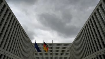 Un cuplu german, Xuejun C. şi Hua S., arestat în Germania cu privire la spionaj în favoarea Chinei în domeniul tehnologilor de vârf de uz militar. Percheziţii la Munchen
