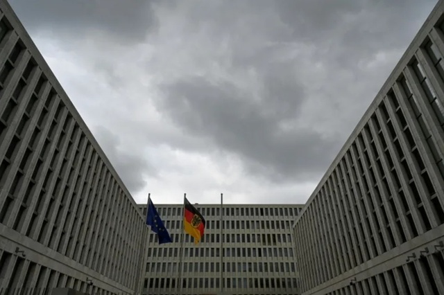 Un cuplu german, Xuejun C. şi Hua S., arestat în Germania cu privire la spionaj în favoarea Chinei în domeniul tehnologilor de vârf de uz militar. Percheziţii la Munchen