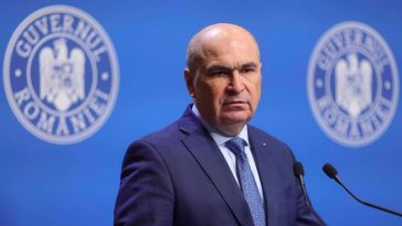Bolojan, la inaugurarea unei creşe în Suceava, construcţie finanţată prin PNRR. El a afirmat că nu sunt probleme cu angajările în creşele construite prin acest program, fiind acordate derogări de la legislaţie