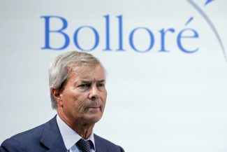 Javier Bardem, Ken Loach şi Mark Ruffalo au semnat un articol de opinie împotriva miliardarului francez Bolloré