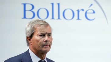 Javier Bardem, Ken Loach şi Mark Ruffalo au semnat un articol de opinie împotriva miliardarului francez Bolloré