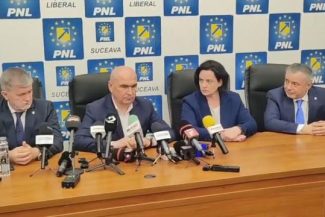 Ilie Bolojan, întrebat cine a decis ca cinci miliarde de euro din SAFE să meargă către o firmă din Germania: Întrebarea este tendenţioasă şi eronată. În mandatul lui Ciolacu s-a votat schema de gestionare a programului SAFE