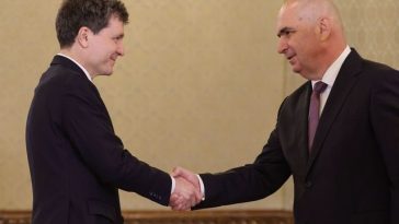 Sondaj INSCOP – Aproape 50% dintre români consideră că Nicuşor Dan a acţionat pentru a diminua neînţelegerile dintre partide/ 70,5% sunt nemulţumiţi de activitatea preşedintelui/ Aproape 70% sunt nemulţumiţi de activitatea premierului