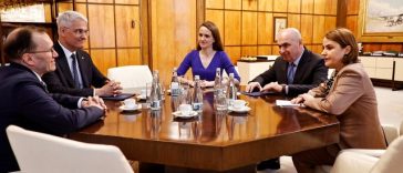 Ilie Bolojan, întrevedere cu ministrul norvegian de Externe, Espen Barth Eide/ Premierul interimar a apreciat contribuţia importantă a Norvegiei la consolidarea securităţii Flancului Estic şi a regiunii Mării Negre şi cooperarea în NATO