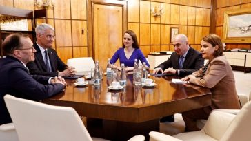 Ilie Bolojan, întrevedere cu ministrul norvegian de Externe, Espen Barth Eide/ Premierul interimar a apreciat contribuţia importantă a Norvegiei la consolidarea securităţii Flancului Estic şi a regiunii Mării Negre şi cooperarea în NATO