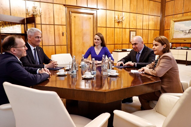 Ilie Bolojan, întrevedere cu ministrul norvegian de Externe, Espen Barth Eide/ Premierul interimar a apreciat contribuţia importantă a Norvegiei la consolidarea securităţii Flancului Estic şi a regiunii Mării Negre şi cooperarea în NATO