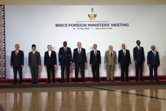 Abbas Araghchi anunţă la o reuniune BRICS, la New Delhi, că SUA sunt pregătite să continue negocierile şi că Iranul este deschis unui ajutor al Chinei, propus de Xi lui Trump la Beijing