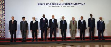 Abbas Araghchi anunţă la o reuniune BRICS, la New Delhi, că SUA sunt pregătite să continue negocierile şi că Iranul este deschis unui ajutor al Chinei, propus de Xi lui Trump la Beijing