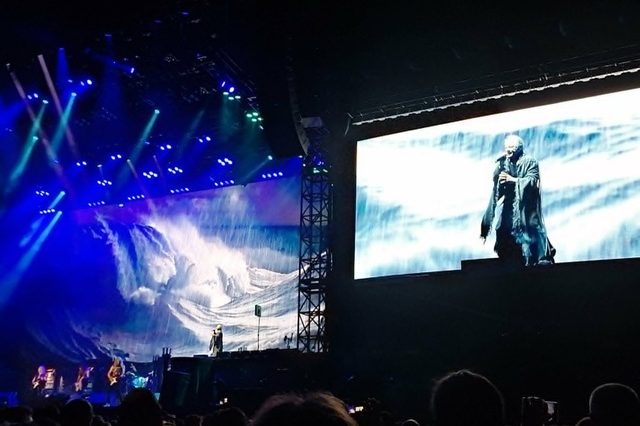 Iron Maiden, show teatral la Bucureşti – Bruce Dickinson & Co au spus o poveste de 50 de ani pentru mai multe generaţii prezente pe Arena Naţională/ FOTO