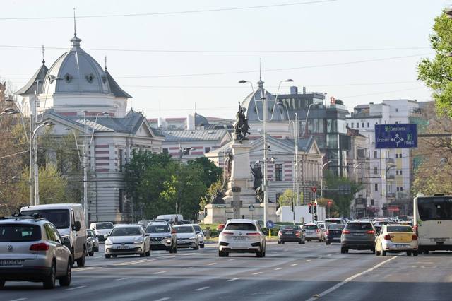 Semaforizarea inteligentă din Bucureşti: Consilierii generali au votat studiile de fezabilitate şi indicatorii tehnico-economici pentru modernizarea primelor 92 de intersecţii şi treceri de pietoni şi pentru amenajarea centrului de comandă