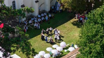 „Dor de Transilvania”, tema Festivalului Haferland 2026 – Parada fanfarelor săseşti, prezentarea unei şure de piatră la Archita şi concert de jazz la Cetatea Rupea/ Mesajul Nadiei Comăneci