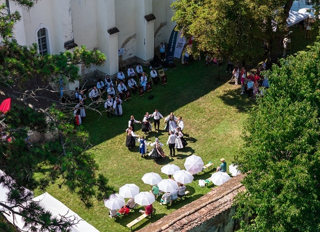 „Dor de Transilvania”, tema Festivalului Haferland 2026 – Parada fanfarelor săseşti, prezentarea unei şure de piatră la Archita şi concert de jazz la Cetatea Rupea/ Mesajul Nadiei Comăneci