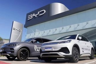 BYD negociază cu Stellantis preluarea unor fabrici auto subutilizate din Europa
