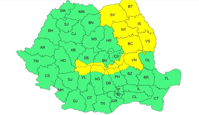 Meteorologii anunţă instabilitate atmosferică accentuată în mai multe zone ale ţării, până duminică dimineaţă / Cod galben în cea mai mare parte a Moldovei şi local în Carpaţii Orientali şi Meridionali / Vremea în Bucureşti