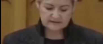 O reprezentantă a comunităţii româneşti din Ungaria a depus jurământul în limba română, la preluarea mandatului de parlamentar – Csoma Botond: Îmi imaginez cum s-ar umfla în pene şovinii dacă la noi cineva ar depune jurământul în limba maghiară – VIDEO