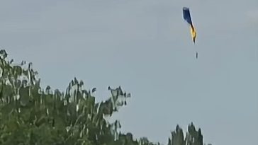 Incident la un aerodrom din judeţul Dolj – Un paraşutist s-ar fi prăbuşit în timpul unui salt, după ce echipamentul nu s-ar fi deschis corespunzător – VIDEO