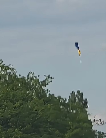 Incident la un aerodrom din judeţul Dolj – Un paraşutist s-ar fi prăbuşit în timpul unui salt, după ce echipamentul nu s-ar fi deschis corespunzător – VIDEO