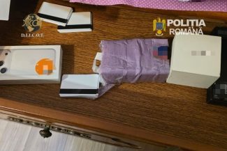 Dolj: Administratorul unei hotel, cercetat după ce ar fi utilizat date de pe carduri emise de bănci din străinătate pentru a face mai multe plăţi frauduloase/ El a făcut patru plăţi de 80.000 de lei şi a avut 26 de tentative de plată, de 770.000 de lei