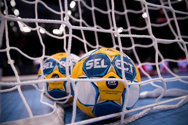 FR Handbal anunţă demararea unei anchete disciplinare, după apariţia unor imagini cu jucătoare ale naţionalei U20 şi directorul tehnic al federaţiei petrecând într-un club de noapte / Bogdan Voina: Este inadmisibil. Nu voi tolera niciun derapaj