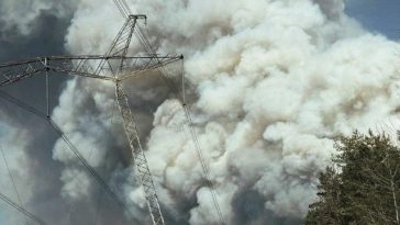 Incendiu de proporţii în zona de excludere de la Cernobîl. Ard peste 1000 de hectare de pădure