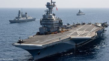 Portavionul „Charles de Gaulle” traversează Canalul Suez, îndreptându-se spre Golful Aden. Coaliţia ţărilor nebeligerante este „pregătită” şi „capabilă” să asigure securitatea Strâmtorii Ormuz. Franţa propune SUA şi Iranului să trateze problema „separat”