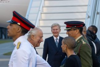 Regele Charles a ajuns în Bermuda după ce şi-a încheiat vizita în SUA cu o oprire într-un orăşel american