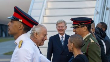 Regele Charles a ajuns în Bermuda după ce şi-a încheiat vizita în SUA cu o oprire într-un orăşel american