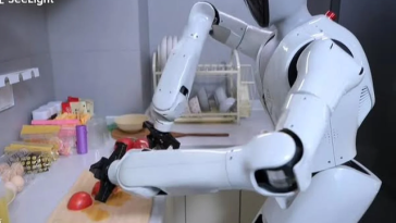 China deschide ”şcoli pentru roboţi umanoizi”, pentru a pregăti viitoarea forţă de muncă