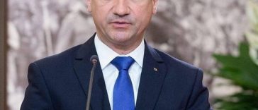 Senator USR: Mihai Chirica nu poate face parte din polul reformist PNL-USR. Când tu, PNL, clamezi curăţenia, este un moment bun să îi spui adio şi să îl dai afară din partid. Dacă ai aprins lumina în companiile de stat, aprinde lumina şi în filiale