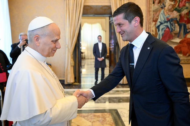 Campioana Inter la Vatican: Cristian Chivu şi jucătorii săi au fost primiţi de Papa Leon. “În timp ce vă felicit, vă invit să reflectaţi asupra experienţei trăite”