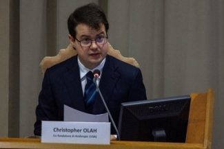 Cofondatorul Anthropic Christopher Olah avertizează că inteligenţa artificială nu trebuie lăsată exclusiv în mâinile marilor companii tehnologice