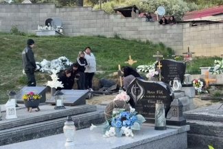 Misterul mormântului din care se aud ciocănituri a îngrozit Slovacia. O familie susţine că ruda pe care au îngropat-o „le-a răspuns” celor veniţi să o plângă