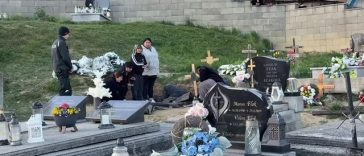 Misterul mormântului din care se aud ciocănituri a îngrozit Slovacia. O familie susţine că ruda pe care au îngropat-o „le-a răspuns” celor veniţi să o plângă