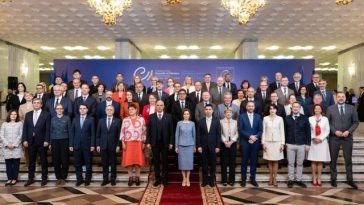 În total 36 de state membre ale Consiliului Europei, inclusiv state UE, aprobă, printr-o rezoluţie a Comitetului Miniştrilor CoE, la Chişinău, înfiinţarea unui Tribunal Special pentru Ucraina. Comisia Europeană anunţă că va contribui cu 10 mil. € la înfii
