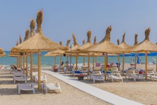 Preşedintele Federaţiei Patronatelor din Turismul Românesc: Suntem la nivelul rezervărilor de anul trecut în ceea ce priveşte încasările. Ca număr de persoane avem mai puţin cu 20%/ Dacă va fi o vară călduroasă, vom avea turişti indiferent ce se întâmplă
