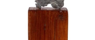 “Le Crocodile”, figurină din plumb realizată de Constantin Brâncuşi în 1949, în licitaţie de la 3.000 de euro