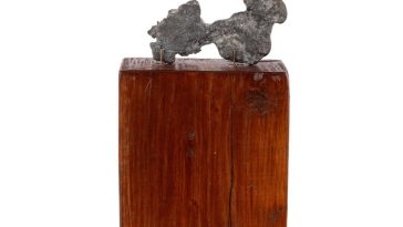 “Le Crocodile”, figurină din plumb realizată de Constantin Brâncuşi în 1949, în licitaţie de la 3.000 de euro