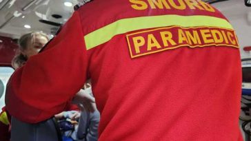 Băiat de cinci ani, căzut de la etajul întâi al unui bloc din Botoşani/ El a fost preluat de un echipaj SMURD şi transportat la spital