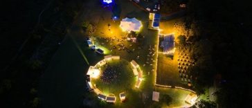 Festivalul Internaţional Shakespeare 2026 – Satul elisabetan, populat ziua de artizani şi bufoni, devine seara scenă pentru concerte şi joc/ FOTO